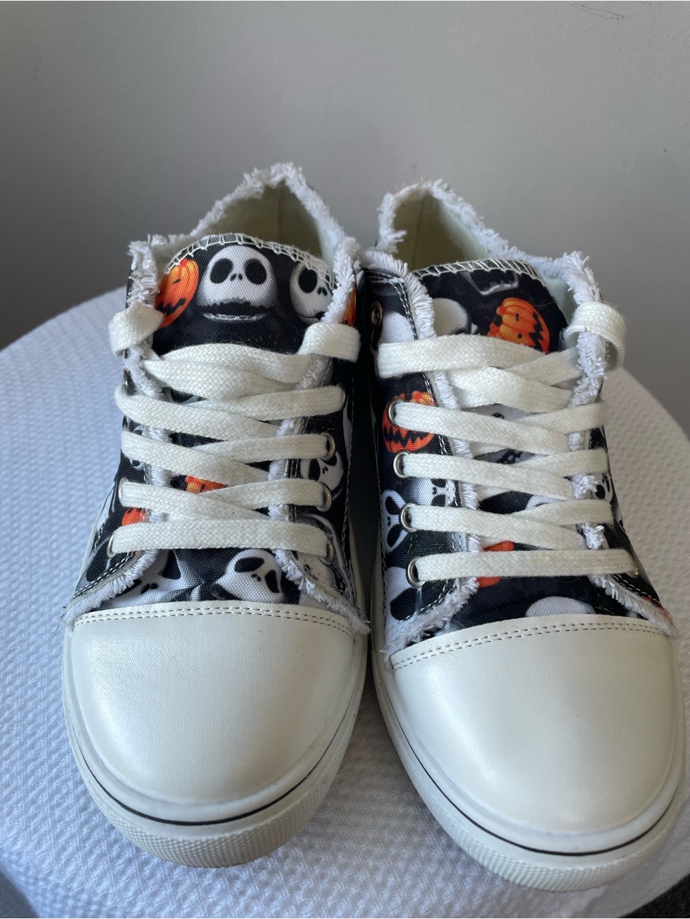 Spooky Skull and Pumpkin Canvas Sneakers - Size 38 - 7,5 - Picture 3 of 6